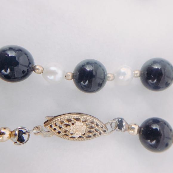 VTG Genuine Pearl & Black Glass 1950s Necklace w/ 14K Gold Filigree Clasp - Picture 16 of 16